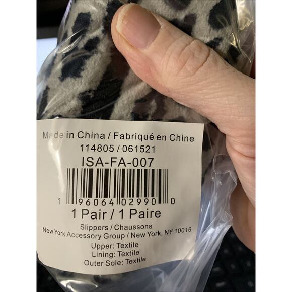 Isaac Mizrahi Leopard Print slippers size medium Fab Fit Fun winter 2021 box - Picture 5 of 5